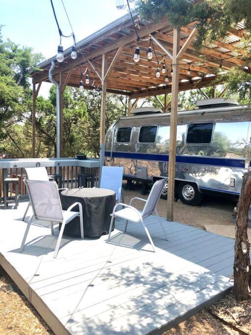The Steel Magnolia Airstream - Cabins At Rim Rock Austin Exterior photo