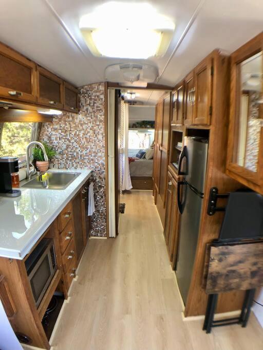 The Steel Magnolia Airstream - Cabins At Rim Rock Austin Exterior photo